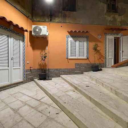 Domus Caricatore شاكا المظهر الخارجي الصورة